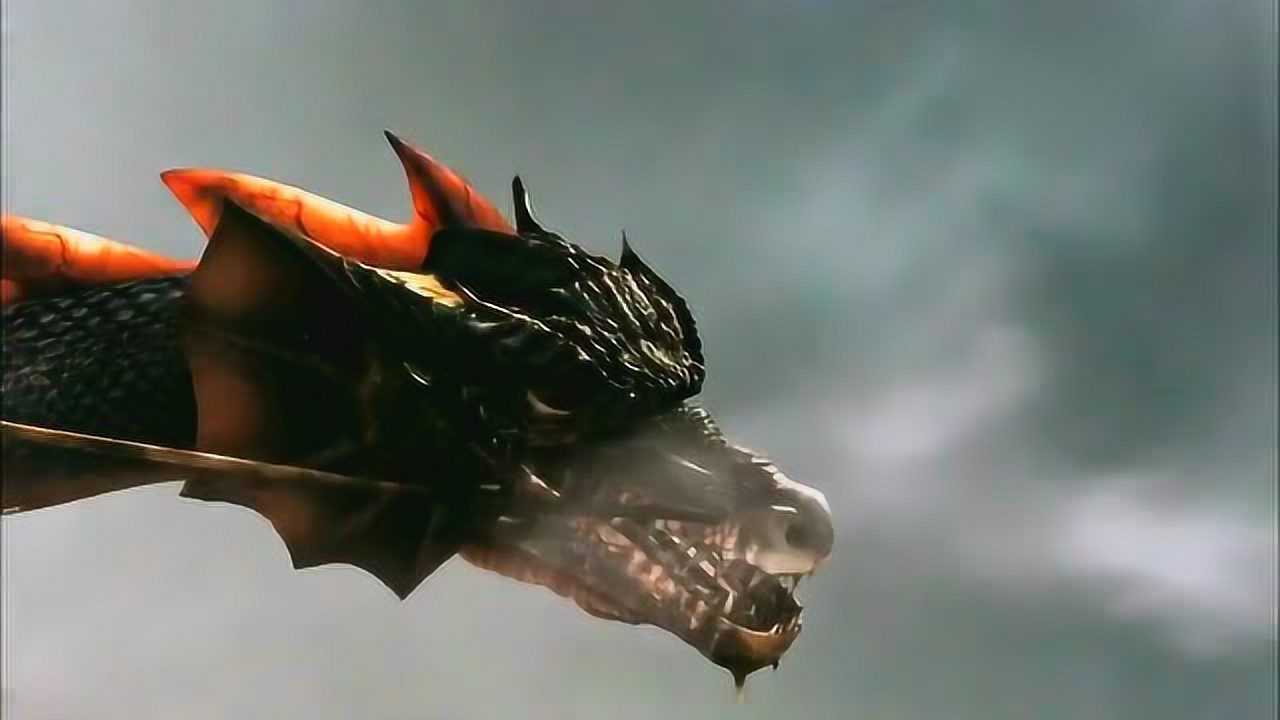 星虎的匕首根本就伤不到蛟龙自己还被蛟龙带进了河水里