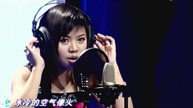 回顾05超级女声,邓涛演唱《勇敢》,这唱功太震撼了!