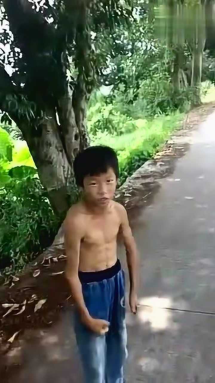 小学生的腹肌羡慕不？挑战全世界肌肉男_高清