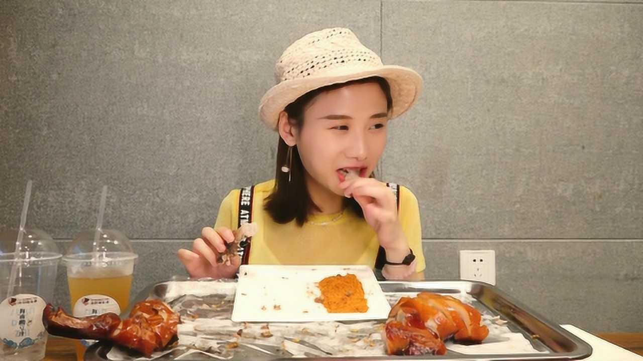 大胃王密子君92年的烤乳猪西周的炮豚满汉全席的主打之一