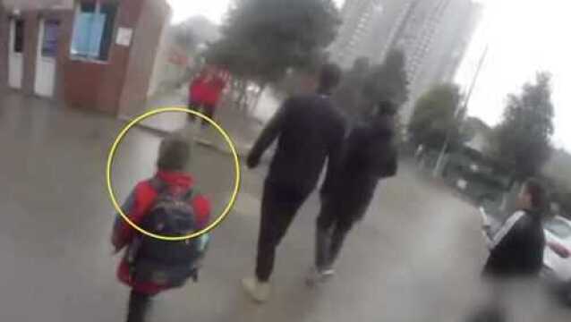 最美谎言!抓捕现场,民警遇嫌犯幼子:我们是你爸爸的朋友