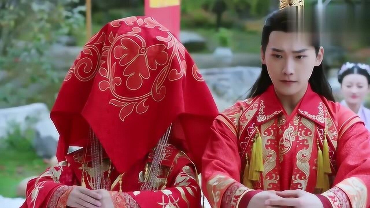 墨连城和曲小檀再次成亲!当众亲吻曲小檀霸气宣誓主权