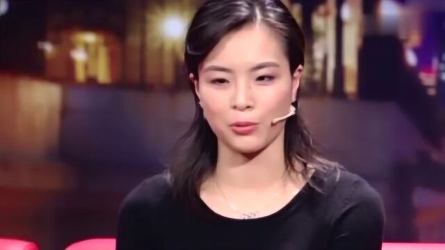 吴敏霞首次分享全家福及女儿“西西”小脚印:一家人新征程