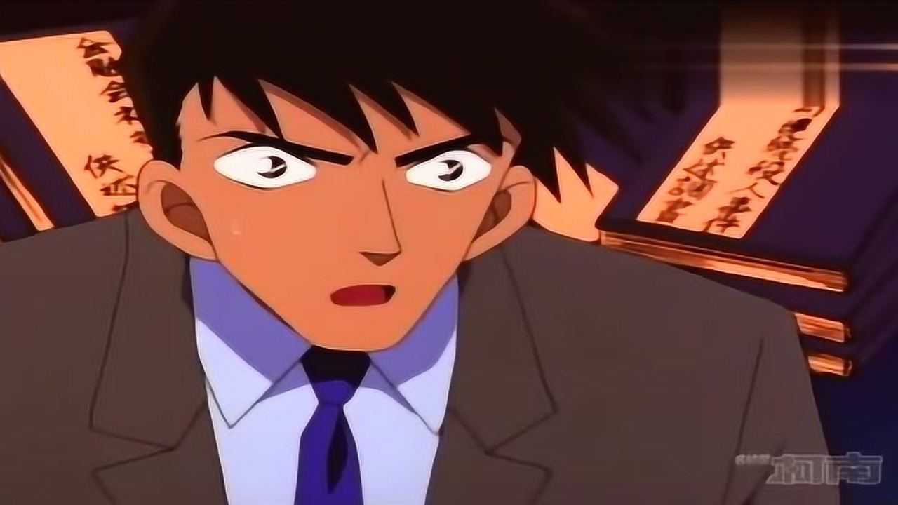 高木警官告诉柯南有人在暗中调查毛利小五郎难道是神秘组织