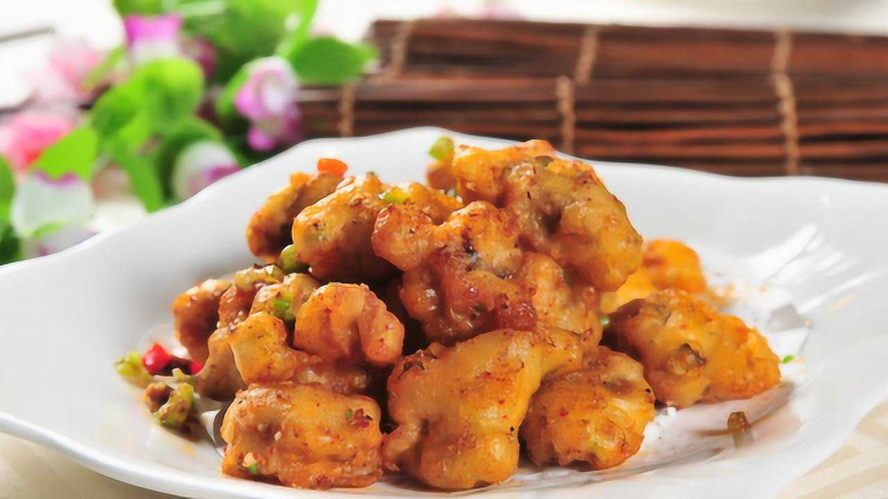 厨师长教你做椒盐牛蛙一只牛蛙炒一盘鲜嫩酥脆做法还简单