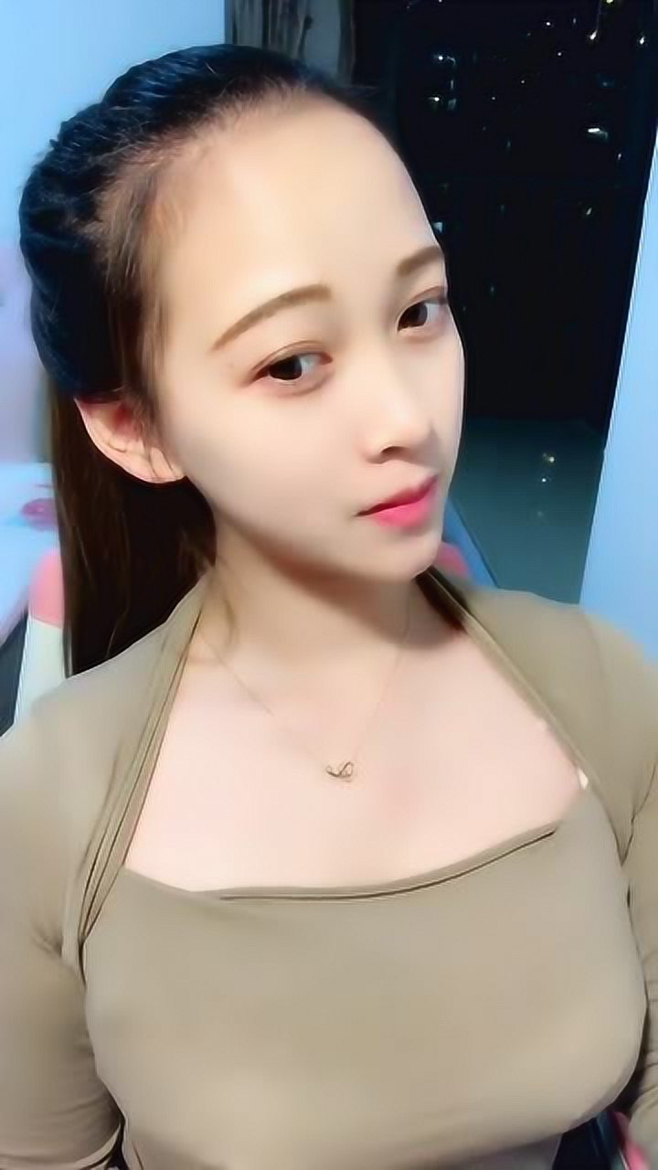 长舌美女表演自己的特长,虽然用舌头顶的时间不长,但我也是服了_高清1080P在线观看平台_腾讯视频