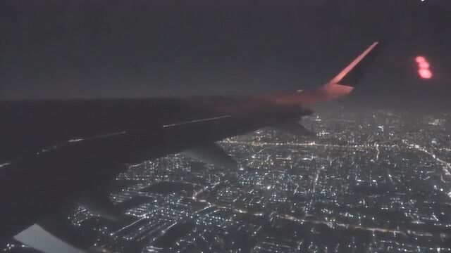 蜡染航空空客A320飞机夜航,从泗水抵达望加锡