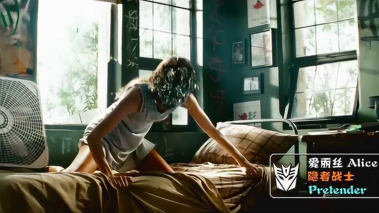 变形金刚2美女是隐者战士霸天虎的成员