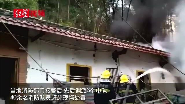 四川自贡一废品收购站起大火 整整烧了7小时