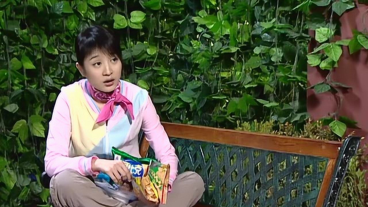 家有儿女夏东海不去大连在家无聊出门踢石子不想遇见了戴明明