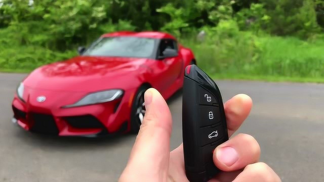 按下20款丰田大魔王supra钥匙,坐进车内时买不买做个参考