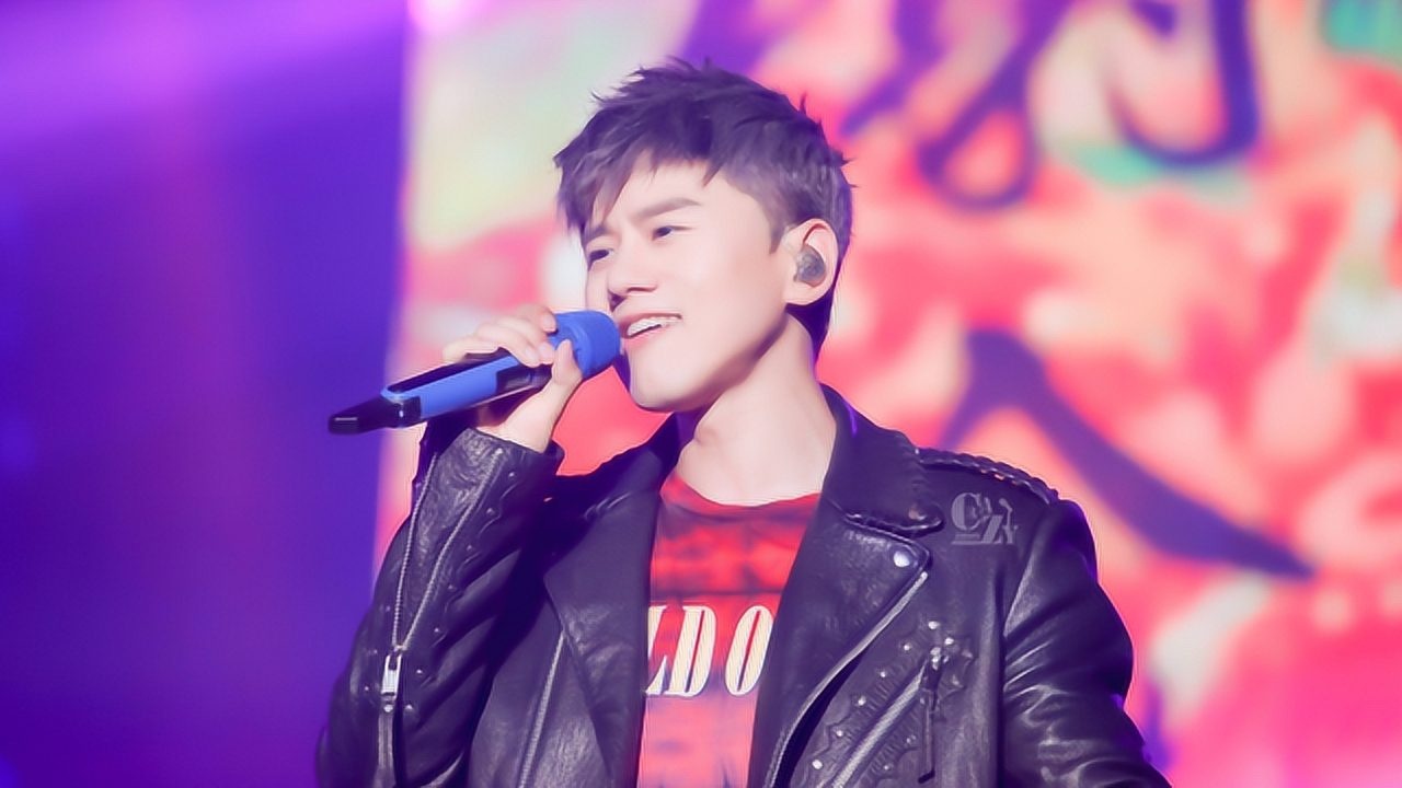 演唱会集锦:张杰躺着上舞台唱歌超好听