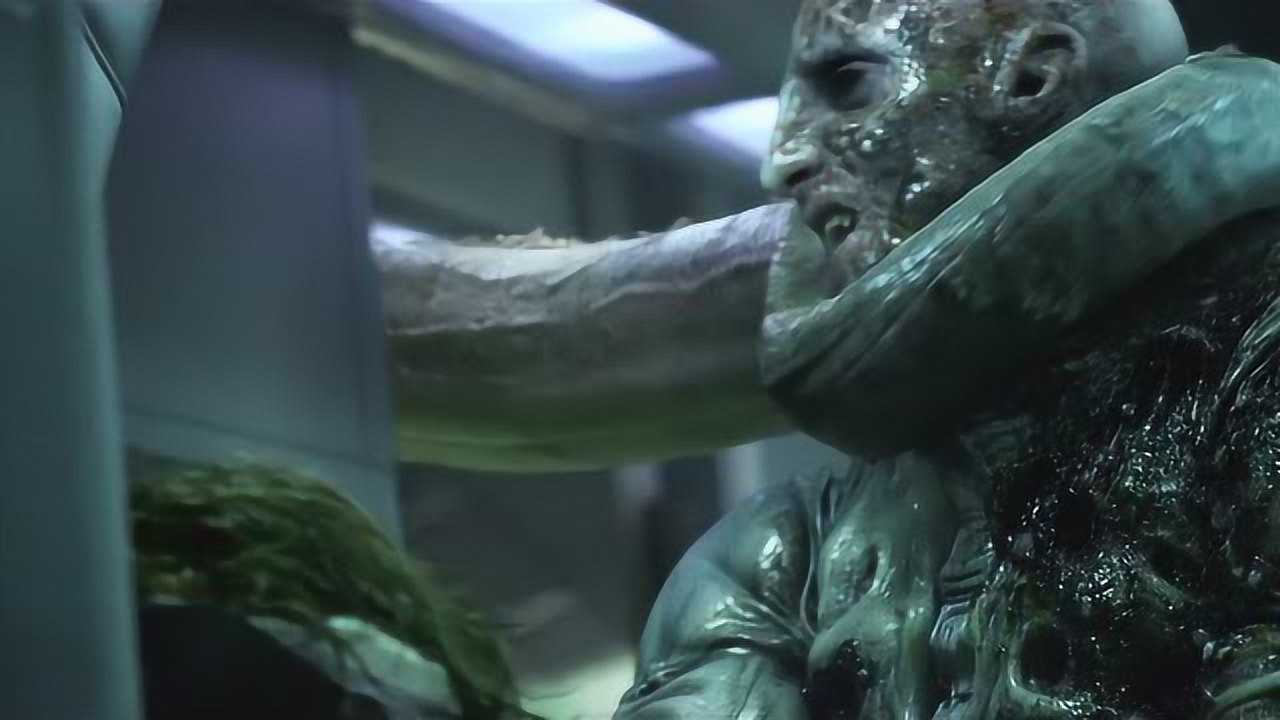 普罗米修斯:外星人因飞船爆炸,气的找女主复仇,却被女主给反杀