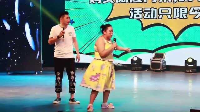 小黄飞沈阳表演东北二人转 逗笑全场 台下小孩都听懂