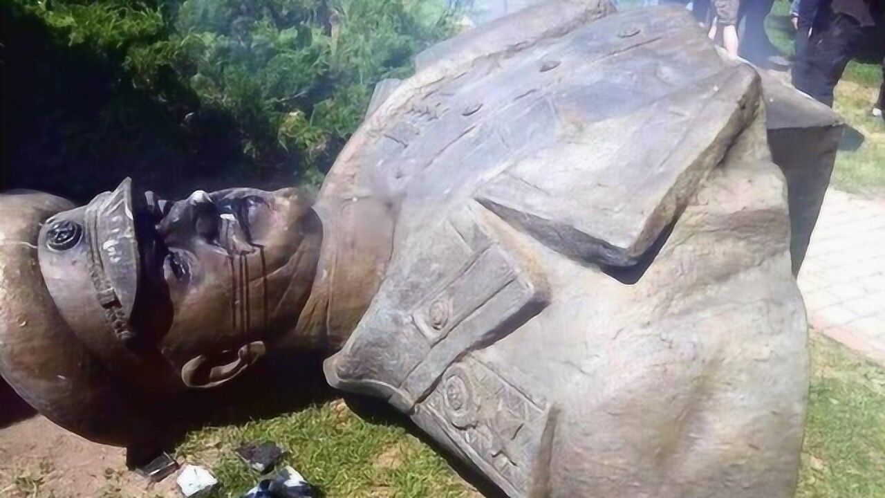 朱可夫元帅雕像被摧毁图片