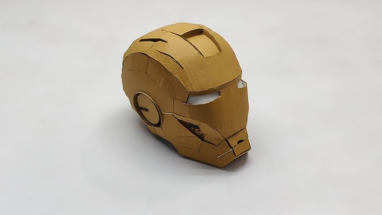 这个头盔有点脆,用纸做一个钢铁侠的头盔,还挺还原的
