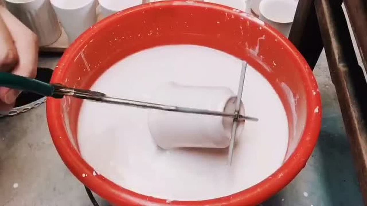 九曲陶艺馆陶艺作品上釉浸釉过程记录