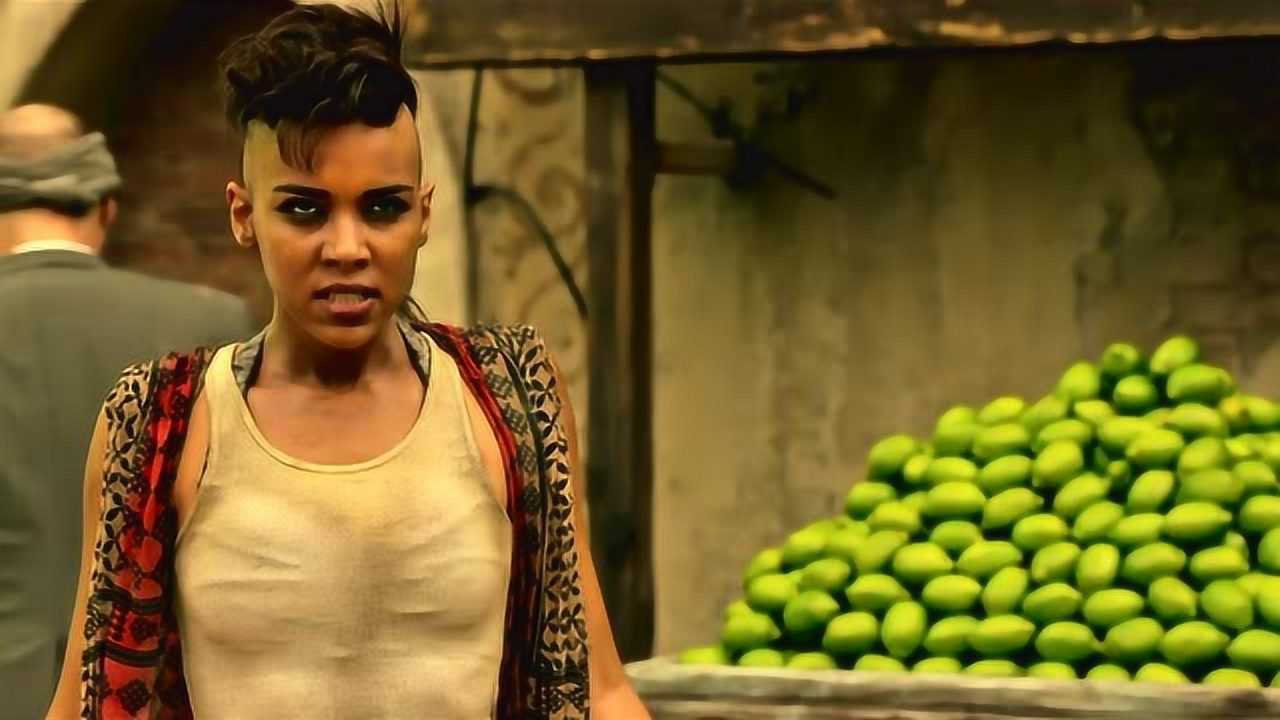 x战警天启:暴风女在埃及街头是个小贼,天启发现了她的能力!