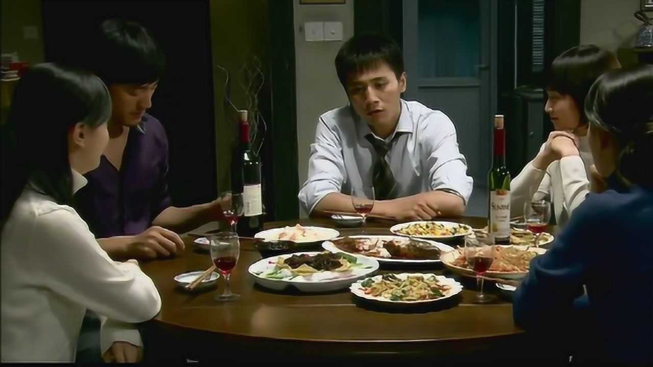 大家坐在一起其乐融融的谈起了以前的事情可我感觉浩东要出卖了