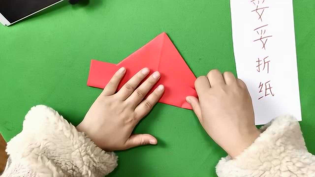 折纸小妹教你叠大红船放到水里还能跑