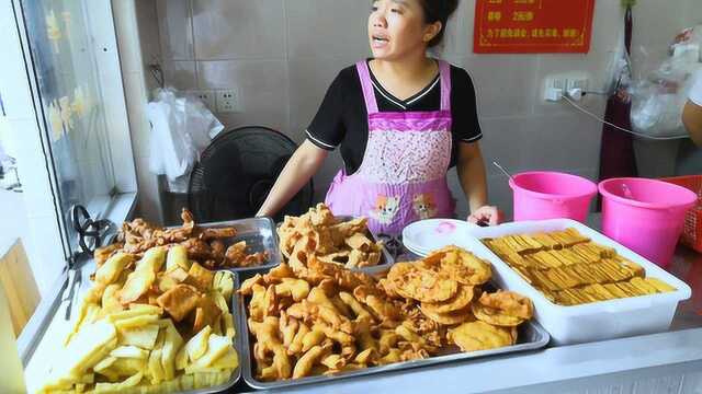 夫妻2人靠1种小吃火爆漳州,最豪华一盘12元,想吃需要排队等