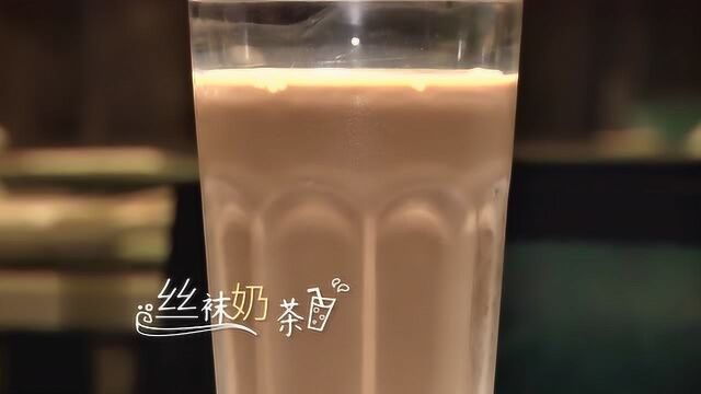 开在街边不起眼位置的茶餐厅,一进店就能感受到浓浓港式风情!