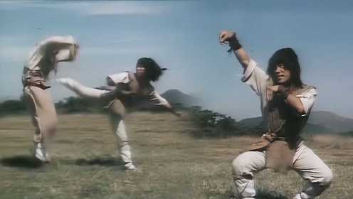 七十年代电视剧里，梁小龙大战人猿老人展现武打能力，实力太强了
