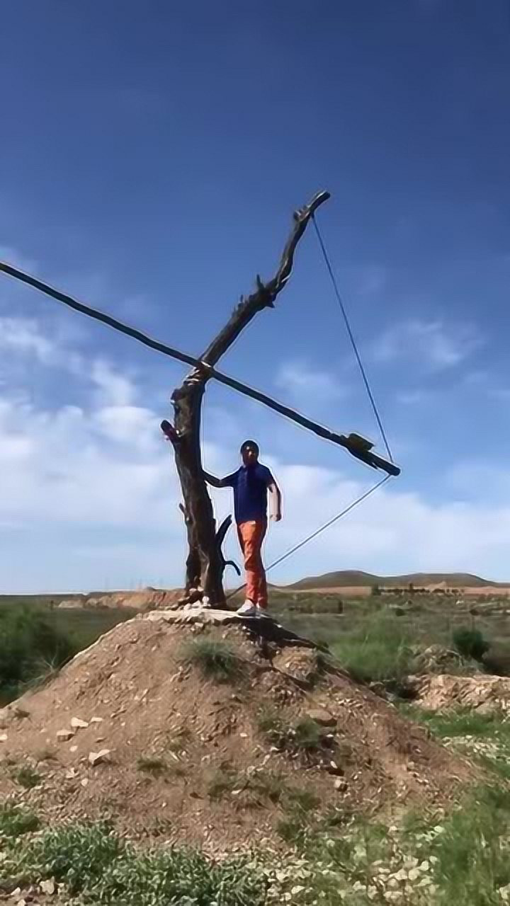 青铜峡最大的弓箭,高度达五米,这是后羿的武器吧