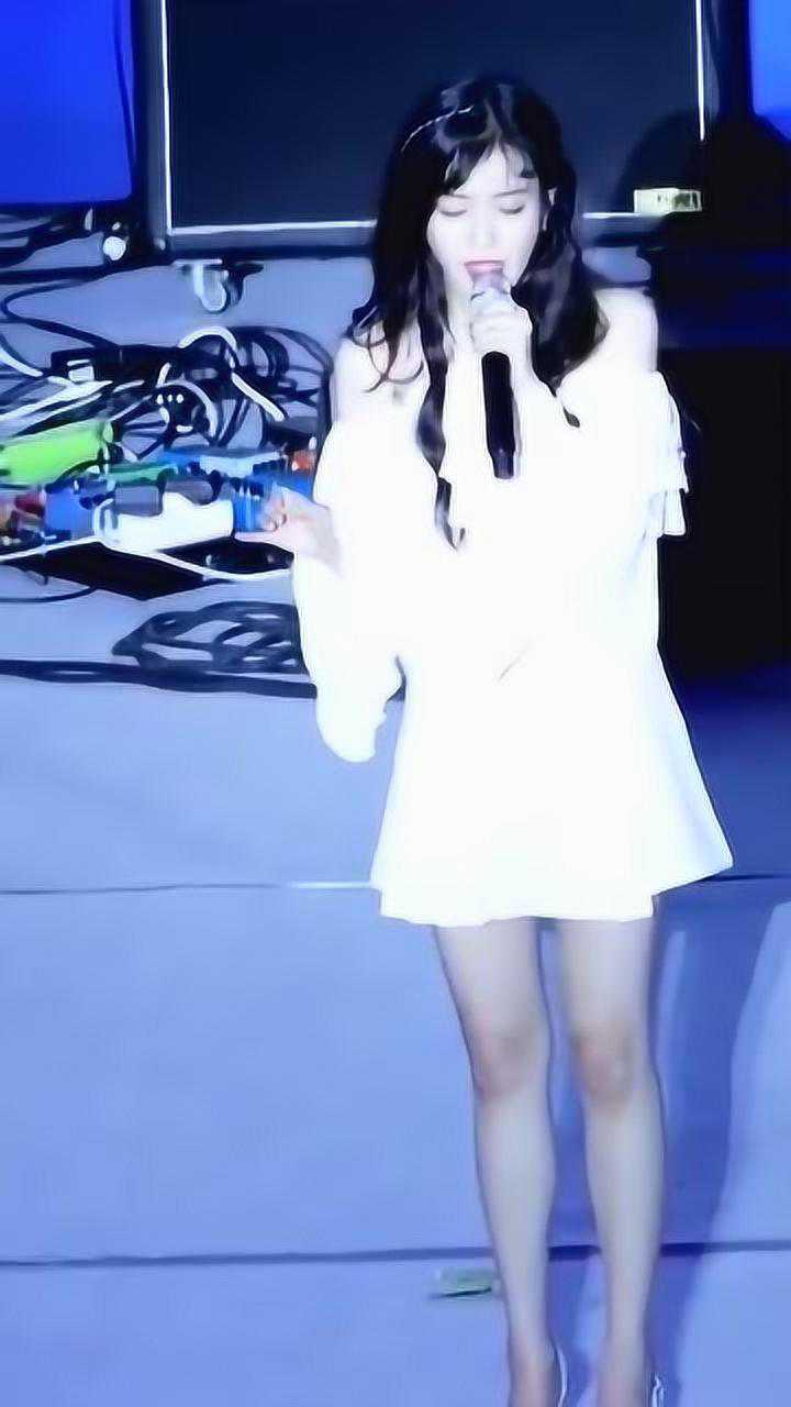 这个视角看iu李知恩竟然觉得她变得高了好多