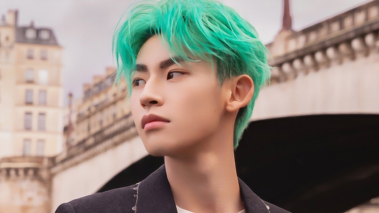 小鬼王琳凯的绿色头发太惹眼了帅到另一个高度