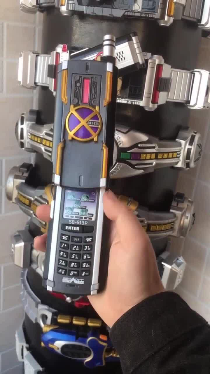 假面骑士555凯撒腰带手机后面那一排腰带亮了这腰带也太多了