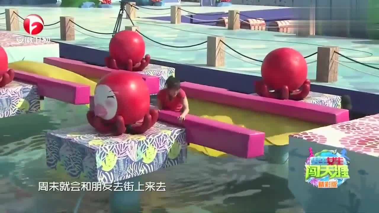 男生女生向前冲医学生闯关成功突然窜出来的姐妹吓坏主持人