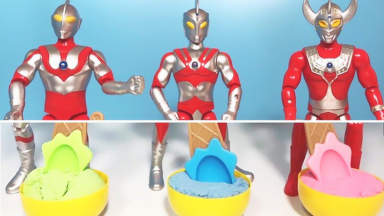 《玩具》丁丁鸡爱玩具 艾斯奥特曼到小猪佩奇超市购物,带回美味冰淇淋