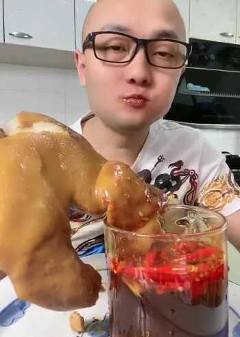 猪头肉配大葱,更有味