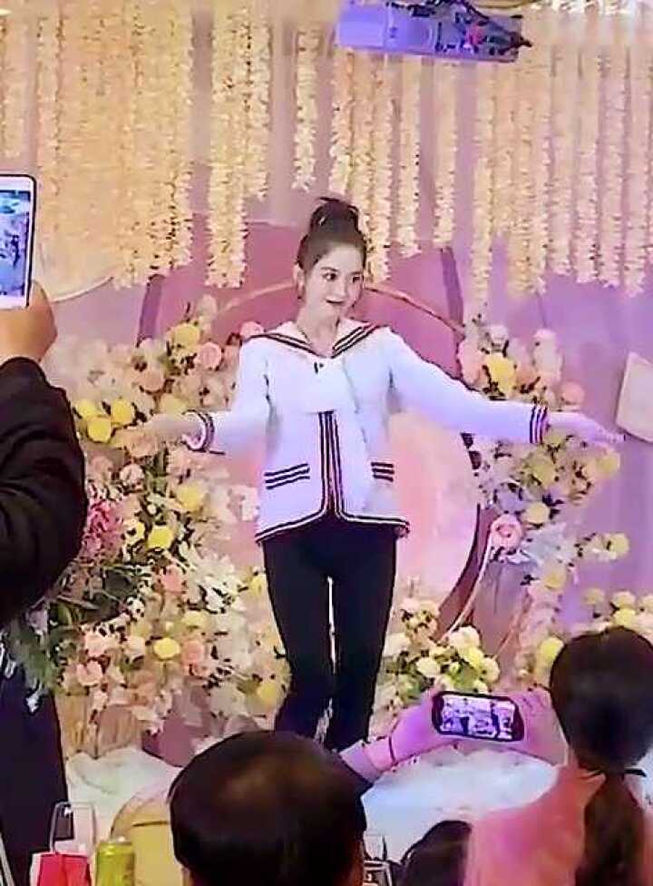 大美女古力娜扎朋友婚礼热舞,真是个好姑娘