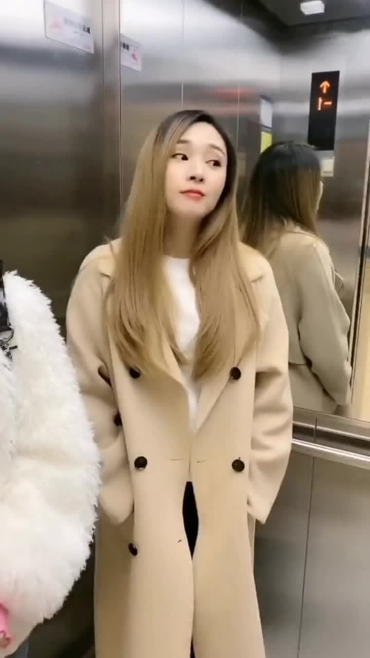 公司里新来的女助理没想到这么有实力老板都害怕她