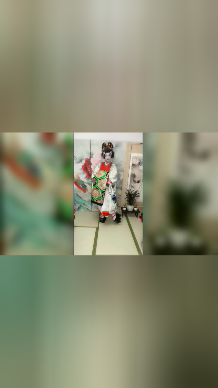 据说这是日本新晋花魁在家里练习走路姿势网友看着好美