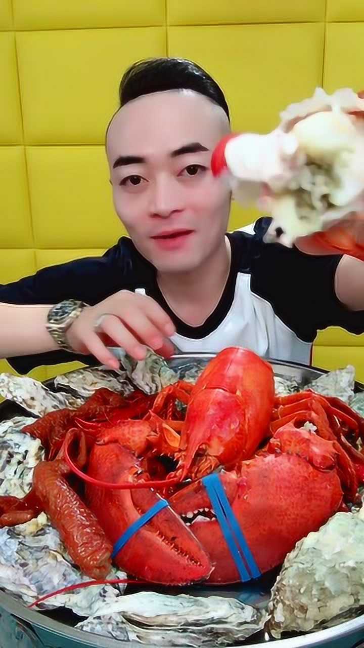 阿浩直播吃大龙虾这么大的龙虾得多少钱一只啊