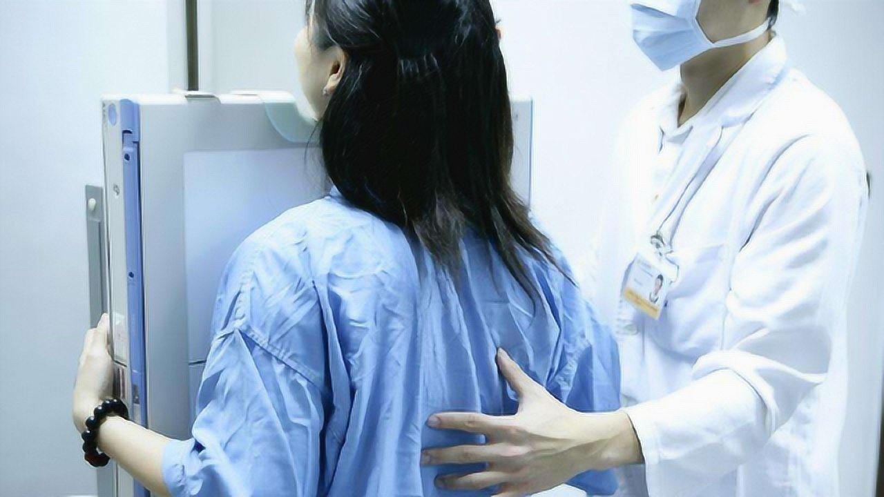 女生在医院做胸透医生能看到什么难怪有些女生会不好意思