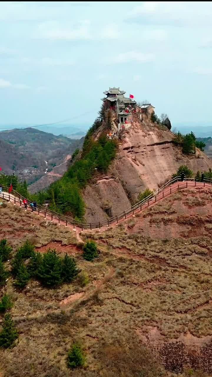 这座山叫做云华山,不是西岳华山是云华山,风景非常美