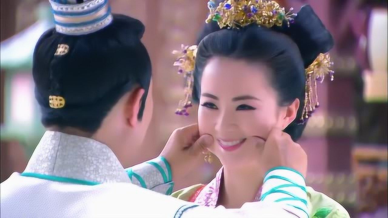 隋唐英雄程咬金回家直接和老婆亲密的捏脸蛋太恩爱了