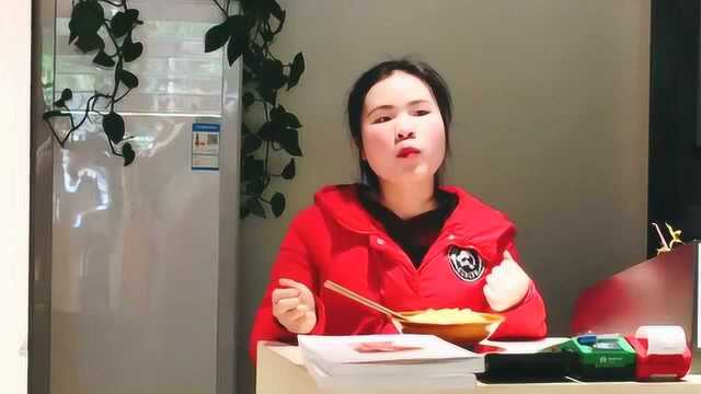 生活日记:服装店上班 第一次一个人看店 这个“惊喜”让我很意外