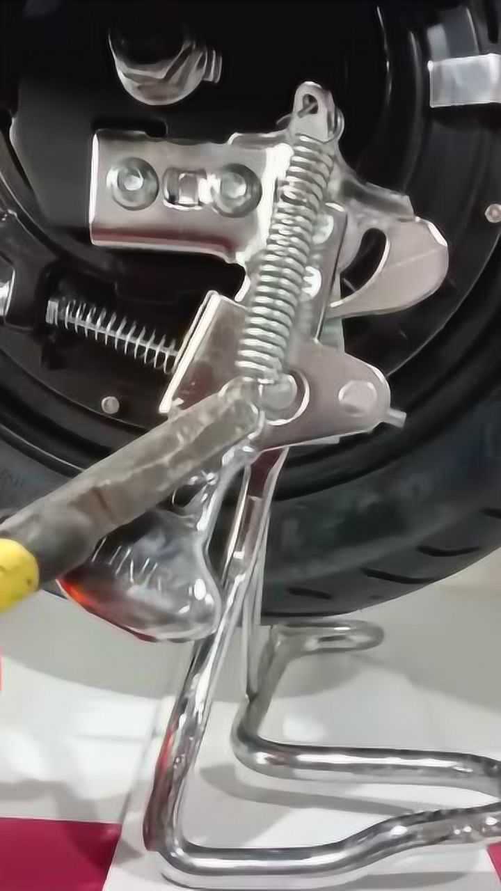 电动车支撑架,这样安装弹簧,超级的简单!