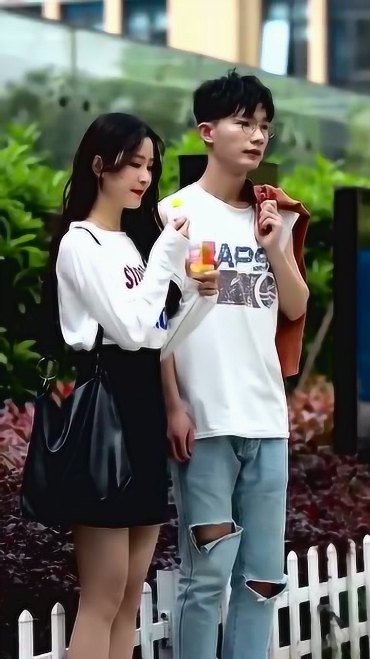 别人的女朋友永远比自己女朋友香,裙子长短无所谓,关键是想资源共享!