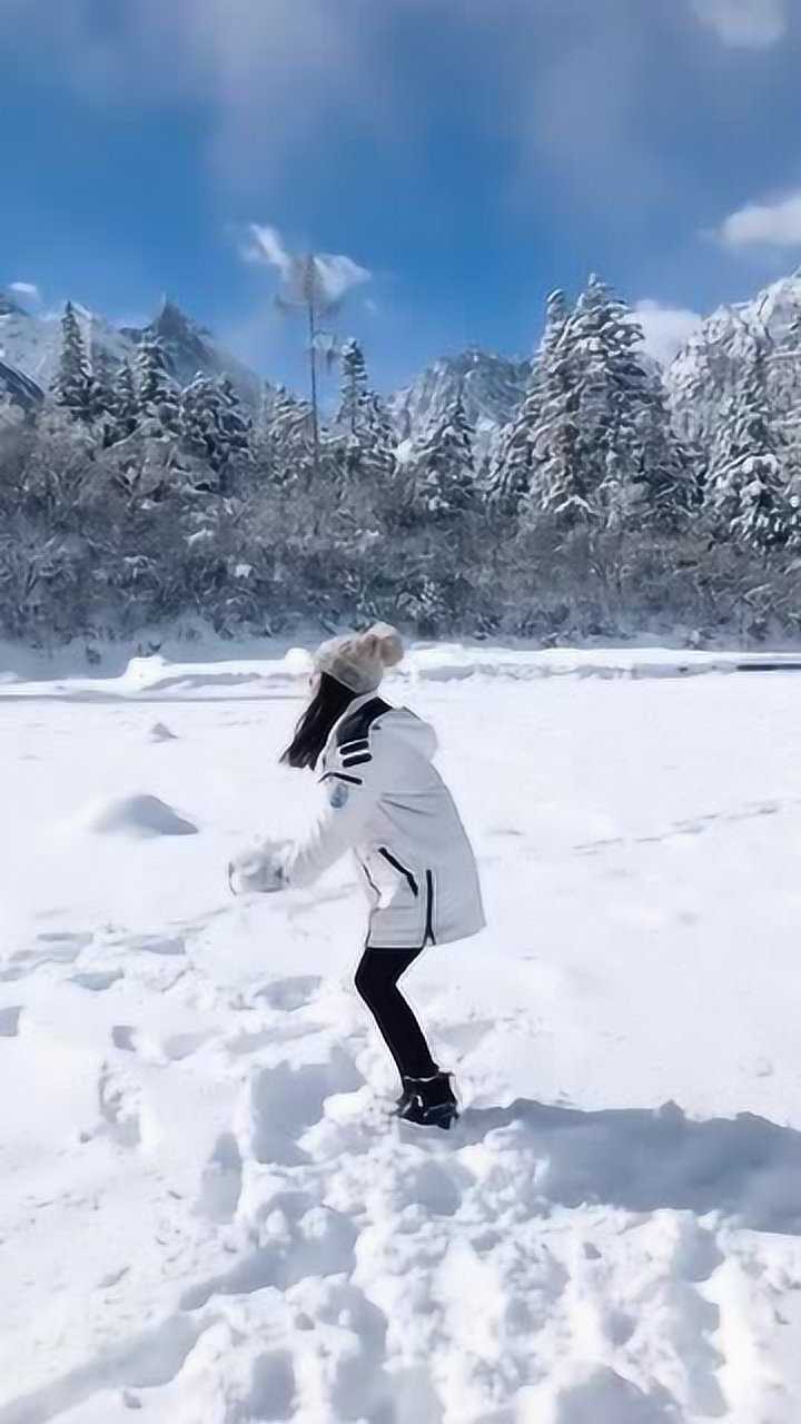 00:08原来雪天的风景这么美啊,小姐姐扔雪的那一刻