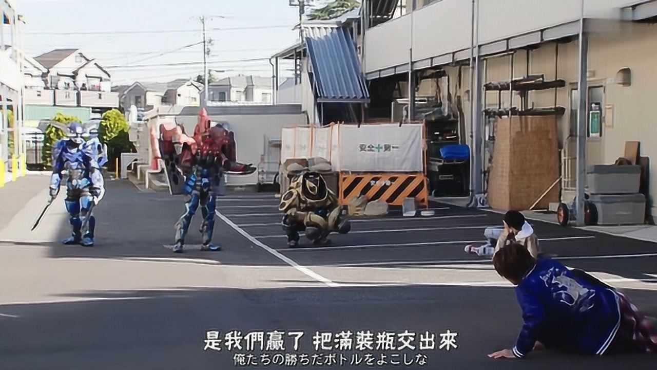 《假面骑士build》三羽鸦首次登场,2大骑士惨遭完虐!