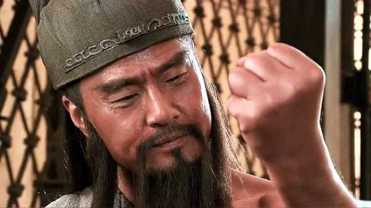 新三国,关羽刮骨疗伤,区区小伤又怎能让关二爷皱眉呢.