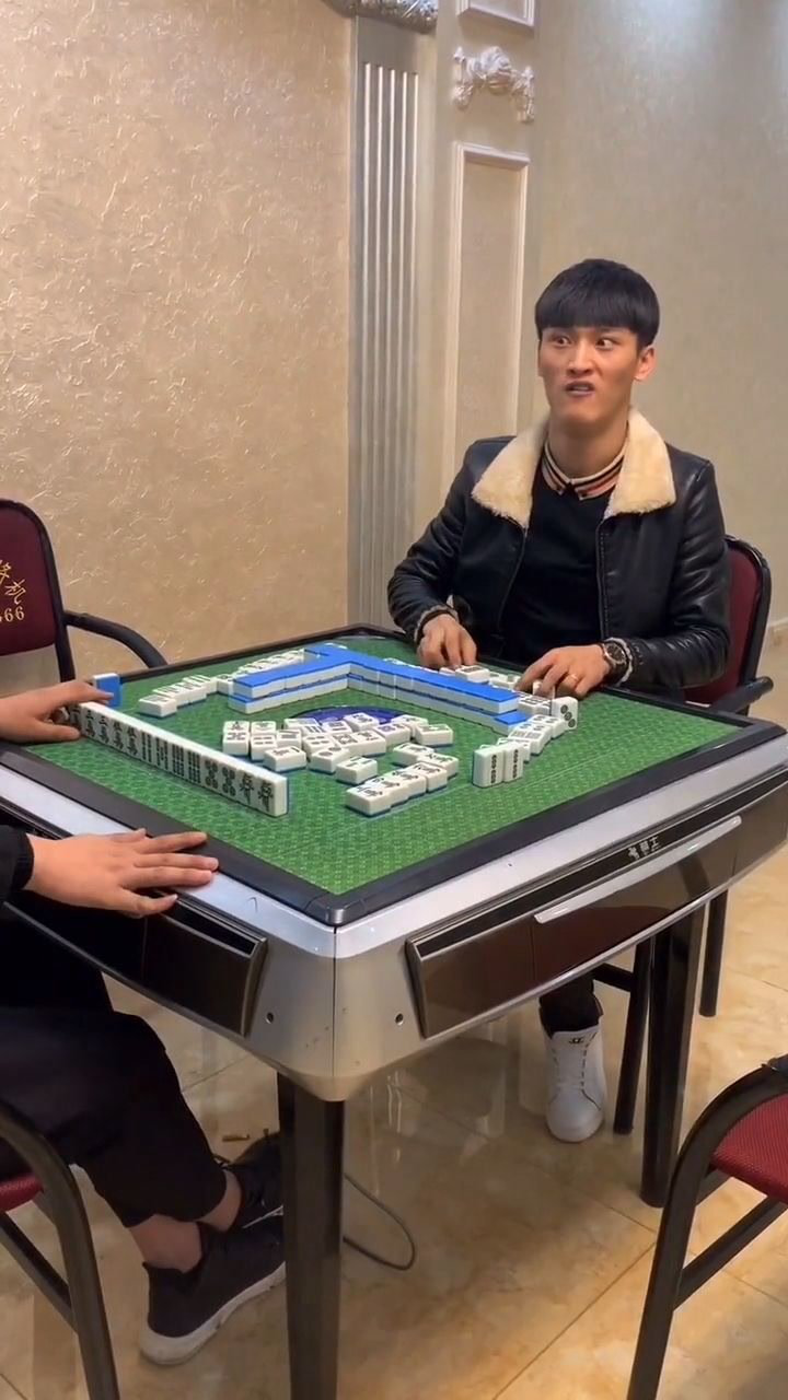 怎么可能全是杠你个斗鸡眼看牌了吗