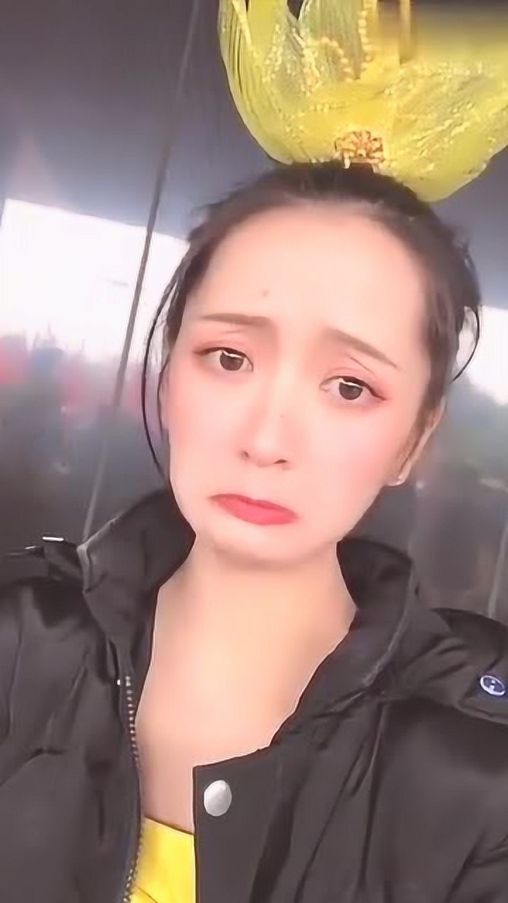 楼上的小姐姐即将参加演出了!有点小紧张!你们觉得她好看吗?