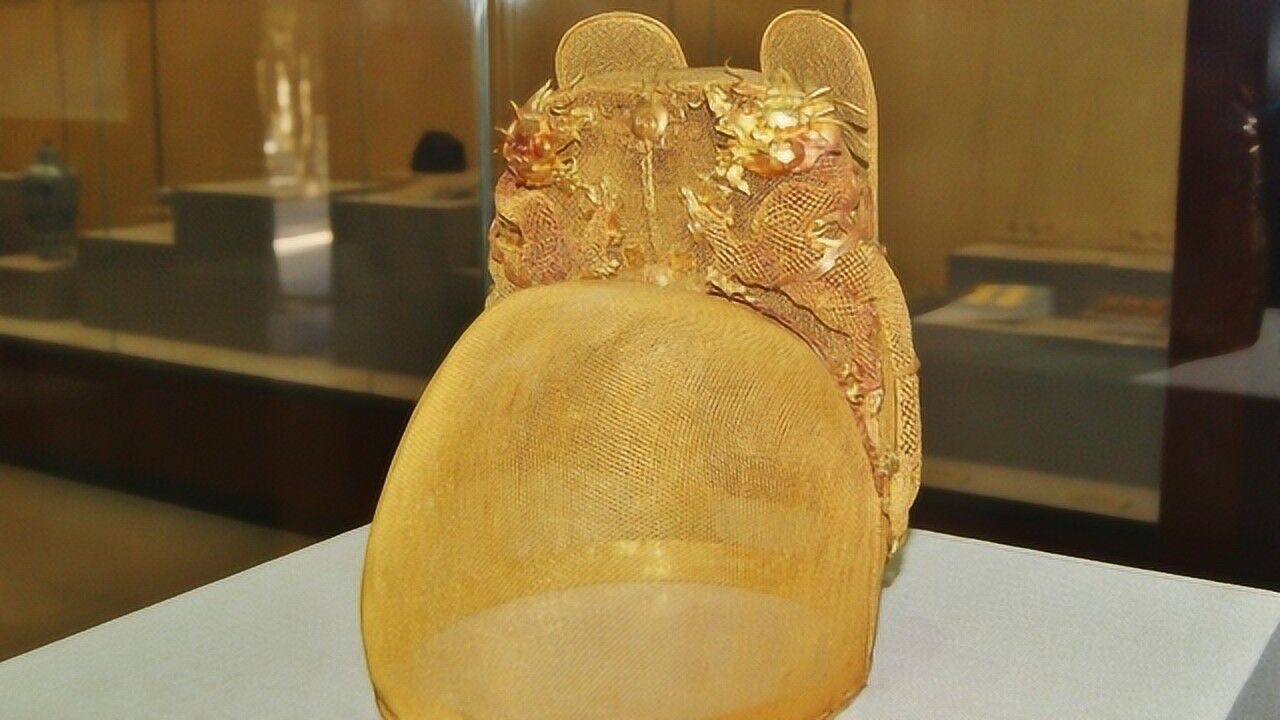 万历皇帝用过的遗物,每件都是国宝级别,龙袍非常霸气